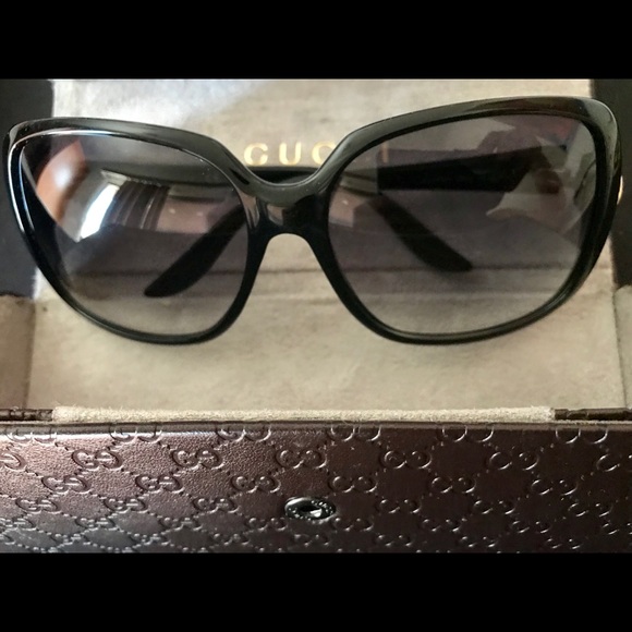 Gucci Accessories - Gucci sunglasses 🕶